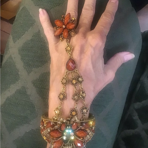 Butterfly Slave Bracelet with Ring - Picture 11 of 12